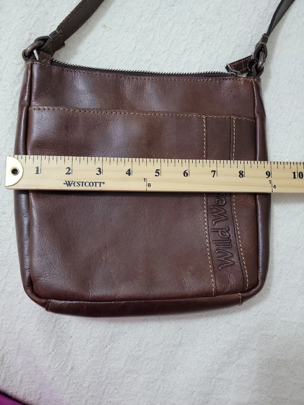 Classic Brown Leather Messenger Bag with Adjustable Strap
